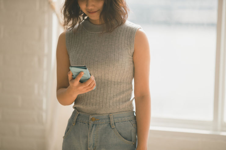 スマホ持ちの女性